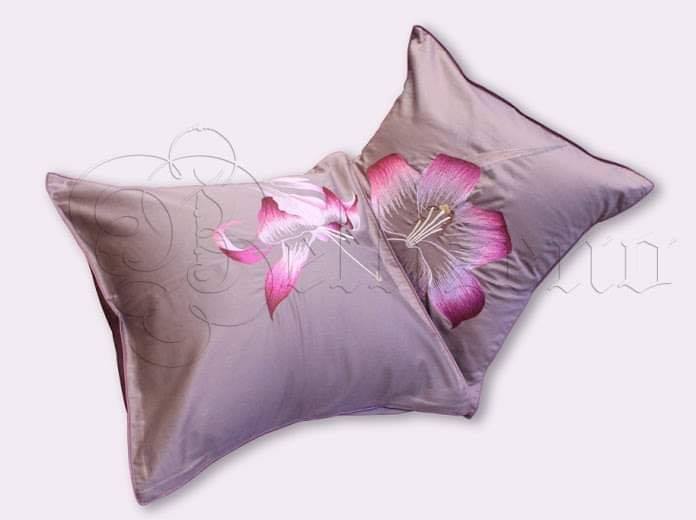 hoa loa kèn vỏ gối sofa - nâu đất